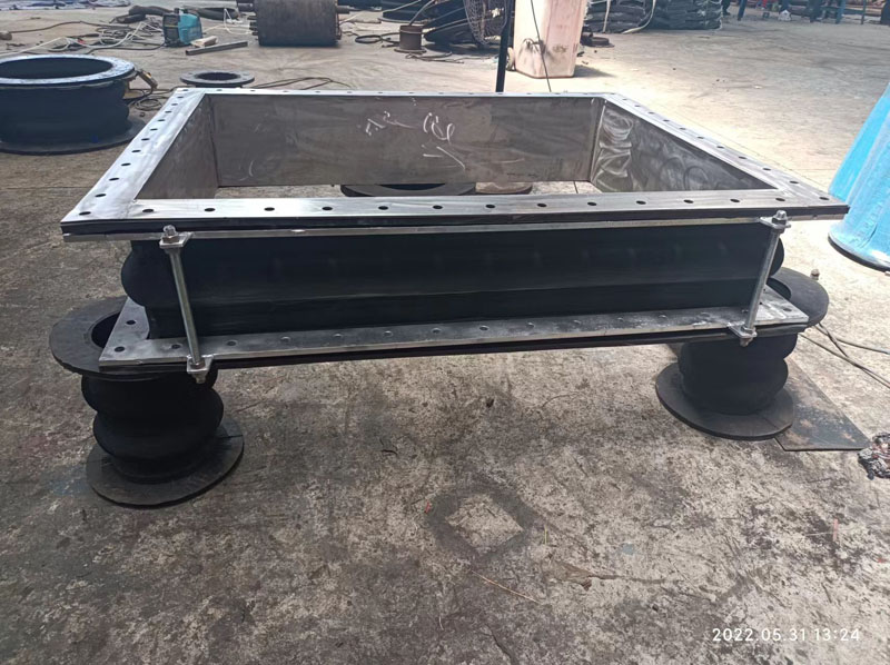 Kaj je mehka gumijasta povezava pravokotnega ventilatorja in zakaj je bistvenega pomena za vaš sistem HVAC